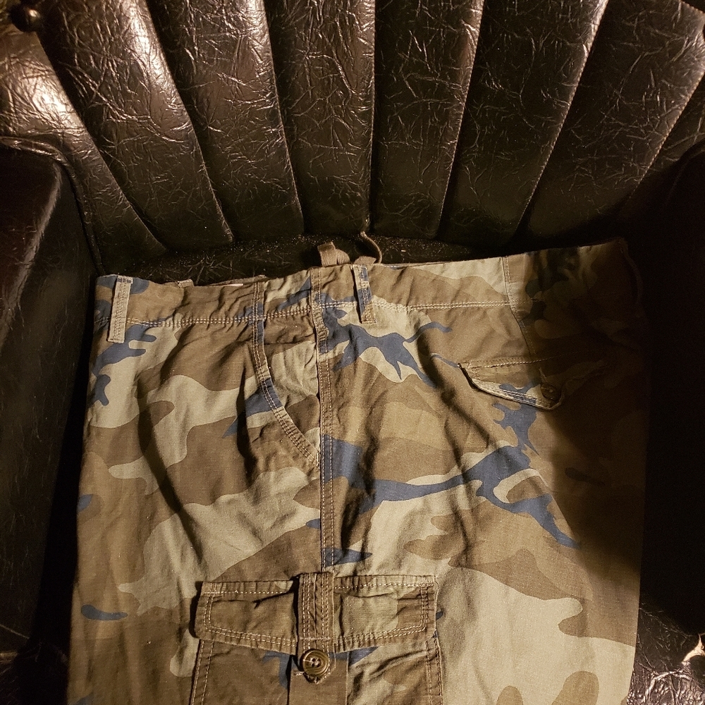 Camo capris